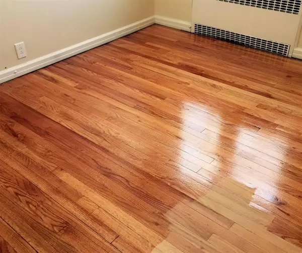 Piso de madera recién terminado